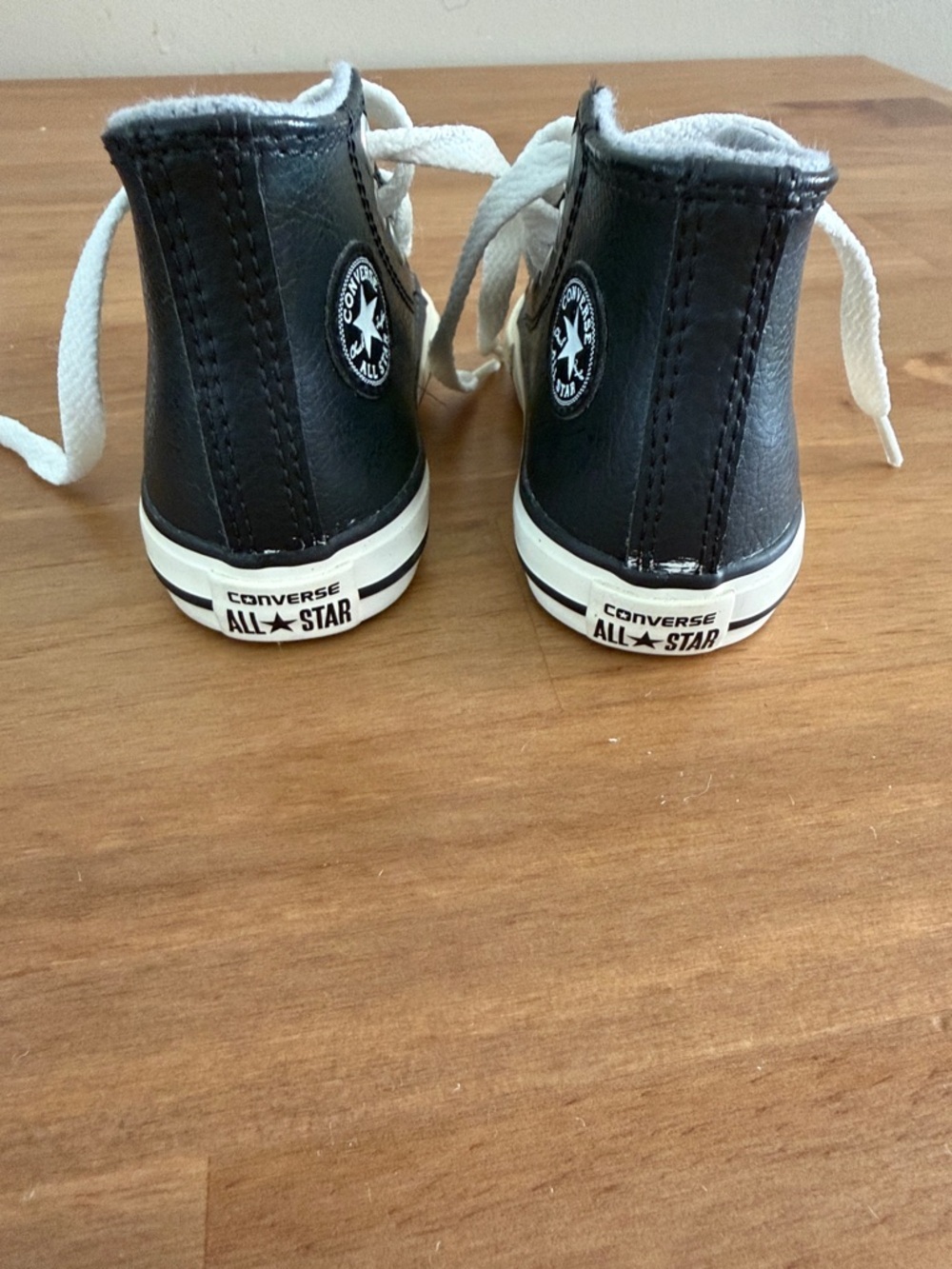 Converse Kids Black High-Top Sneakers with White Laces. Size 4 Baby - Picture 5 of 6